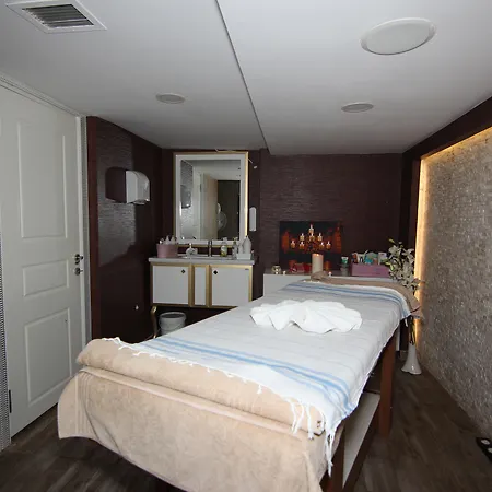 Diamond Royal Hotel 3*