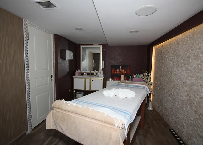 Diamond Royal Hotel 3*